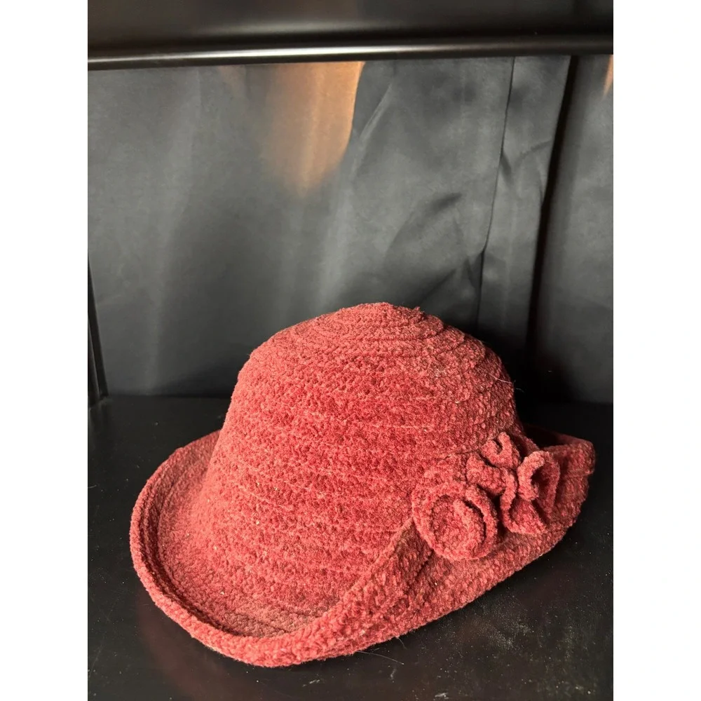 Signature Studio Vintage Rust Red Boucle Knit Floral Cloche Hat RN 31289